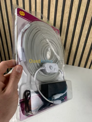 Ruban LED 5m Blanc Chaud 3000K Détection Mouvement et Contrôle APP